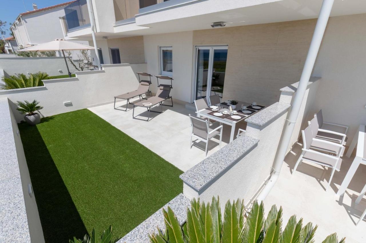 Beachfront Reiterer Villa V2 With Seaview 30 Meters From The Beach - Crowonder Luxury Rent Privlaka  Exterior foto
